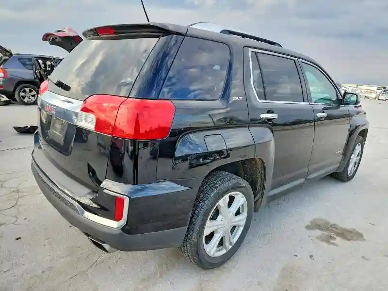 2GKFLPE33H6303097 2017 GMC TERRAIN-2