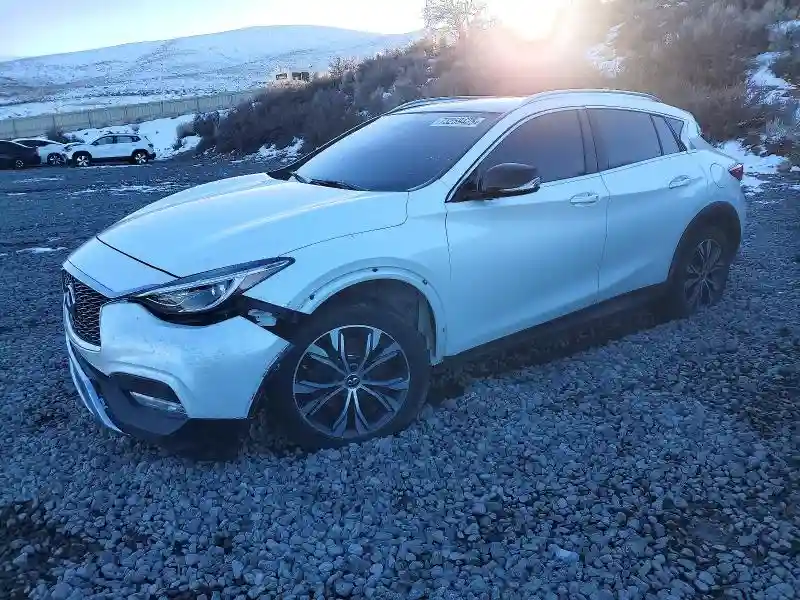 SJKCH5CR9HA031215 2017 INFINITI QX30-0