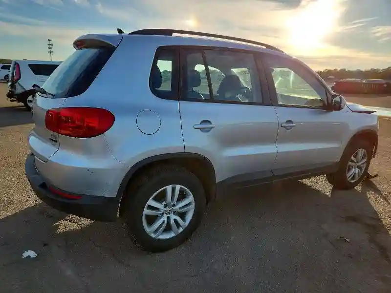 WVGBV7AX5HK025454 2017 VOLKSWAGEN TIGUAN-2