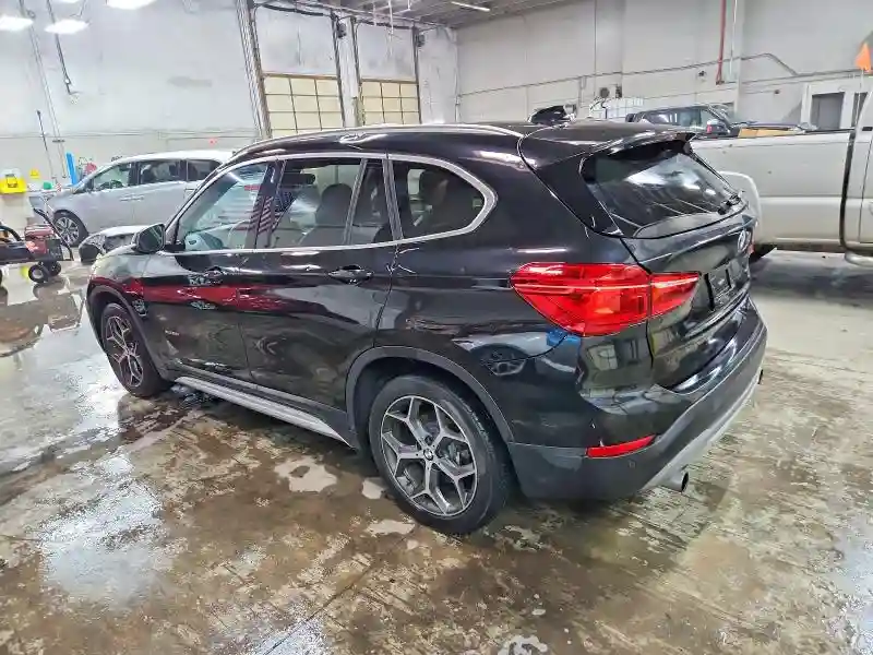 WBXHT3C31J5F92200 2018 BMW X1-1