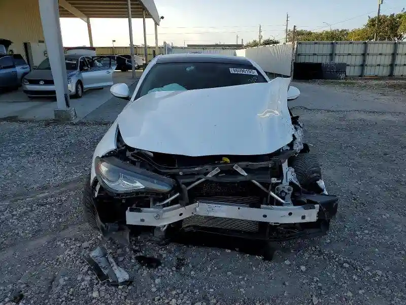 ZARFAEDN1J7573529 2018 ALFA ROMEO GIULIA-4