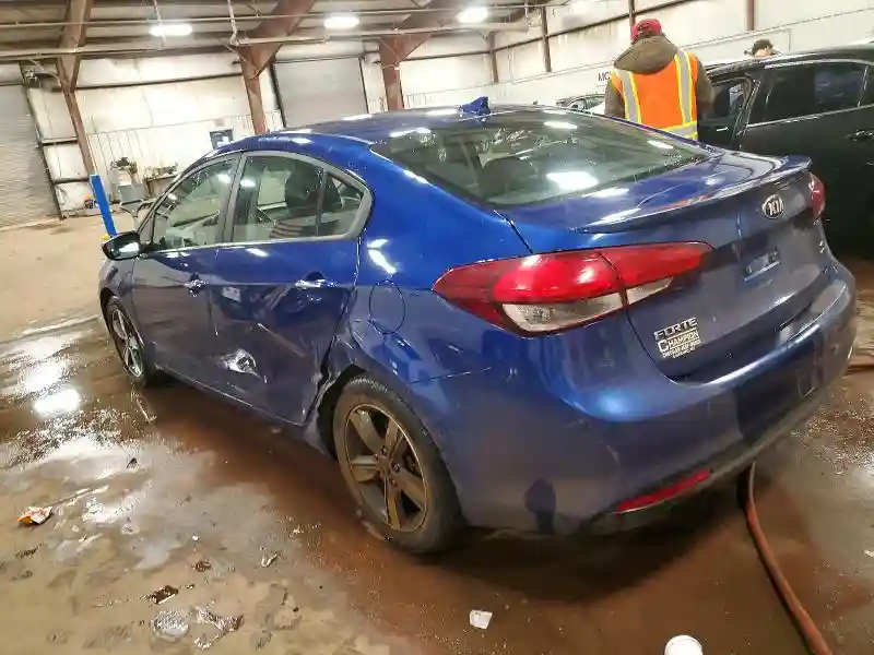 3KPFL4A71JE174267 2018 KIA FORTE-1