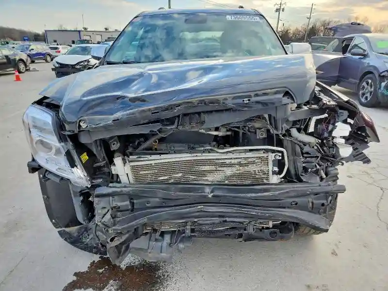 2GKFLPE33H6303097 2017 GMC TERRAIN-4