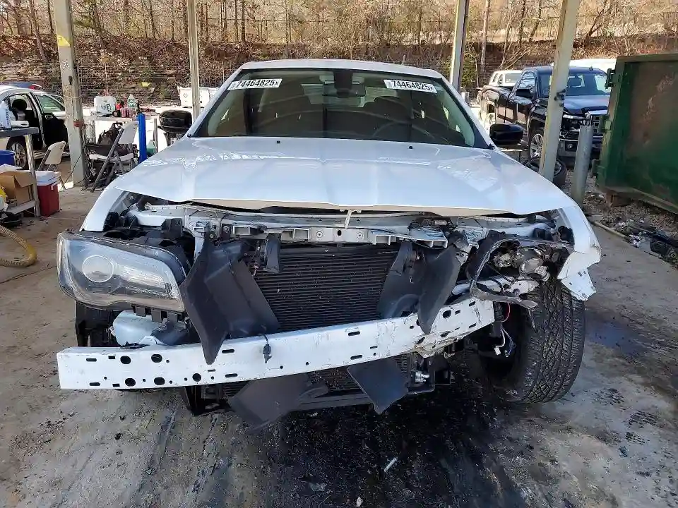 2C3CCAAG4NH236745 2022 CHRYSLER 300-4