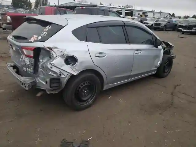 4S3GTAA62J3719913 2018 SUBARU IMPREZA-2