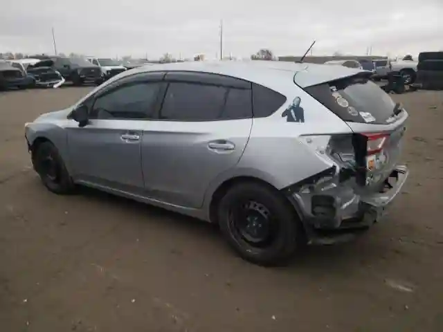 4S3GTAA62J3719913 2018 SUBARU IMPREZA-1