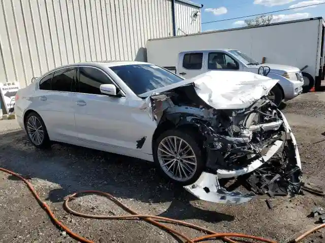 WBAJE5C5XKWE66044 2019 BMW 5 SERIES-3