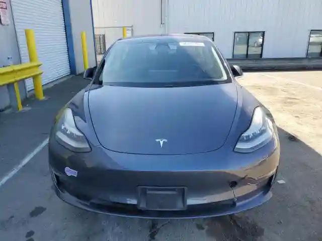 5YJ3E1EA5JF158553 2018 TESLA MODEL 3-4