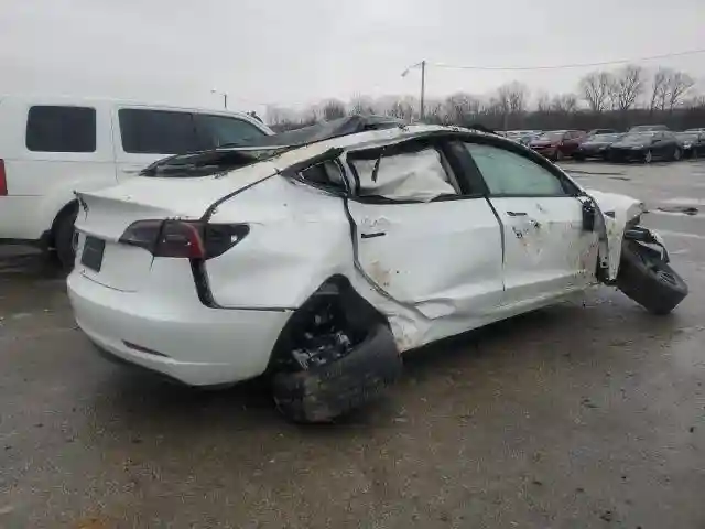 5YJ3E1EA0PF591304 2023 TESLA MODEL 3-2
