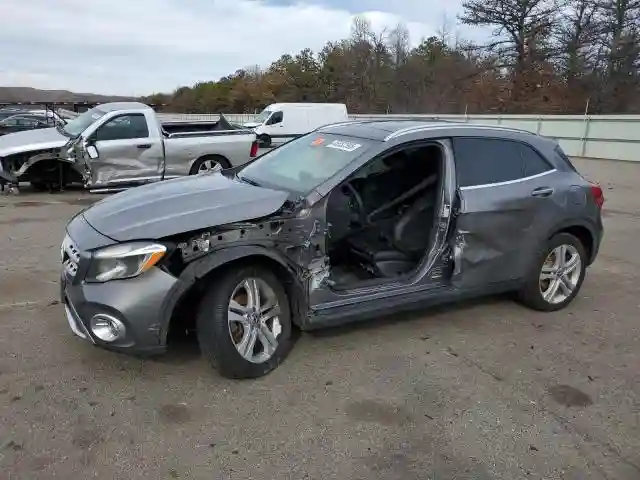 WDCTG4GBXJJ491920 2018 MERCEDES-BENZ GLA-CLASS-0