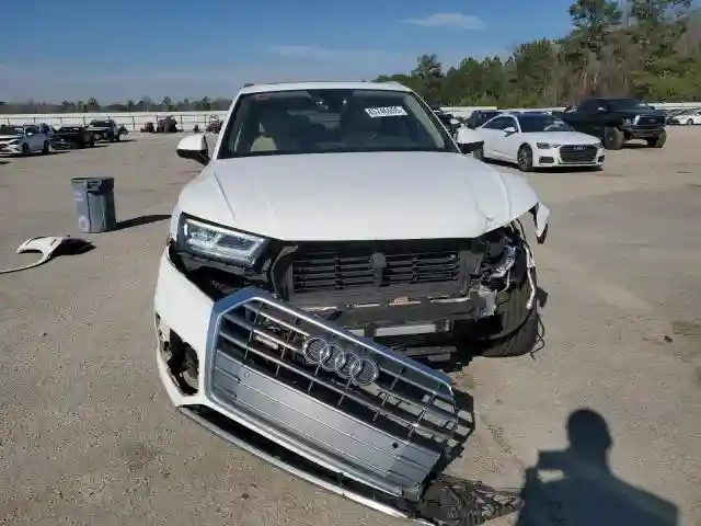 WA1BNAFY8J2093802 2018 AUDI Q5-4