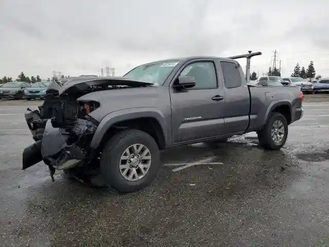 5TFRZ5CN3JX065967 2018 TOYOTA TACOMA-0