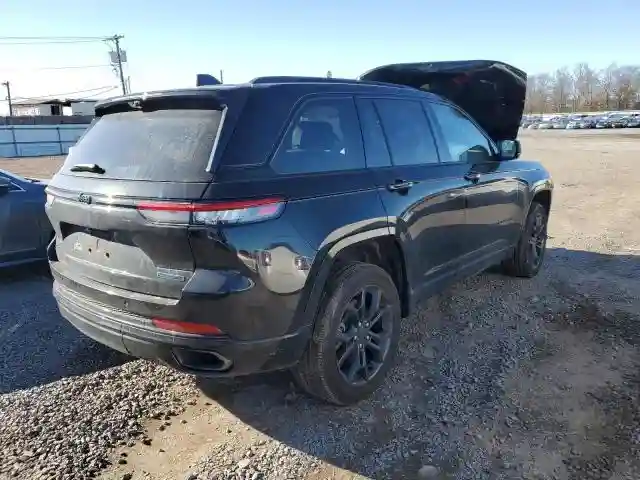 1C4RJYB60P8905760 2023 JEEP GRAND CHEROKEE-2