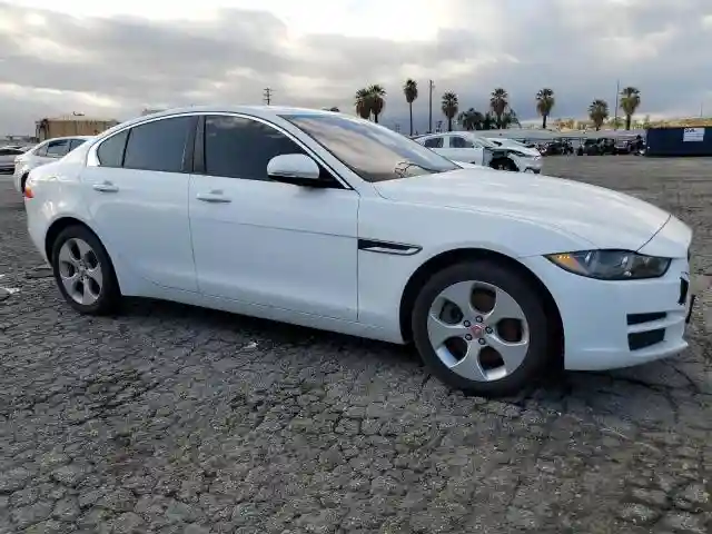 SAJAR4BG8HA973324 2017 JAGUAR XE-3