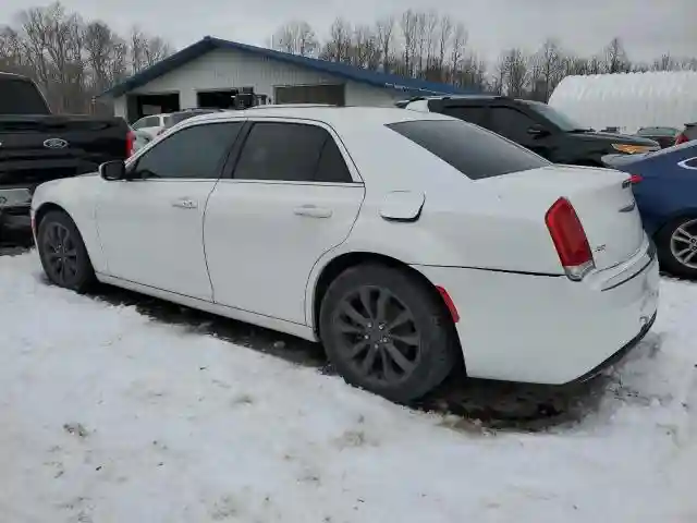 2C3CCARG2GH262025 2016 CHRYSLER 300-1
