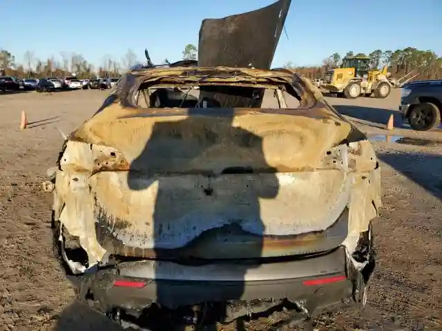 7SAYGDED6RA324943 2024 TESLA MODEL Y-5