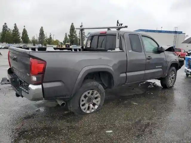 5TFRZ5CN3JX065967 2018 TOYOTA TACOMA-2