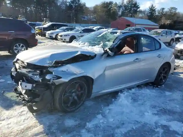 ZARFAEEN8J7564776 2018 ALFA ROMEO GIULIA-0