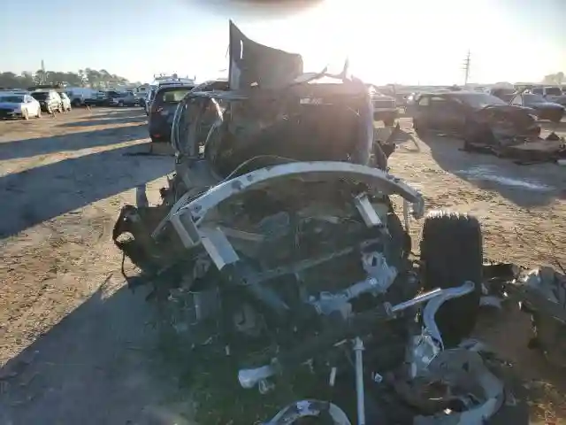 7SAYGDED6RA324943 2024 TESLA MODEL Y-4