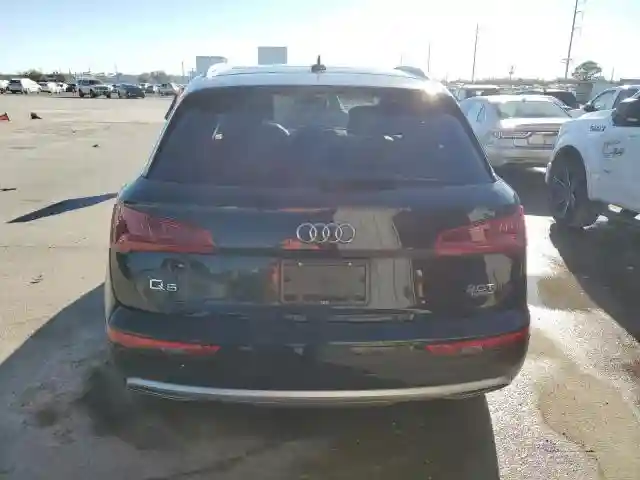 WA1BNAFY3J2073828 2018 AUDI Q5-5