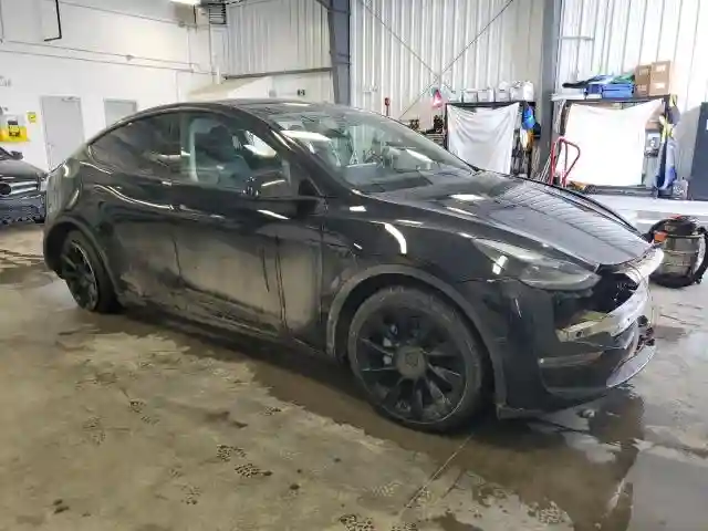 7SAYGDEE7RF056089 2024 TESLA MODEL Y-3