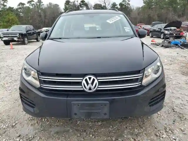 WVGAV7AXXHK000187 2017 VOLKSWAGEN TIGUAN-4