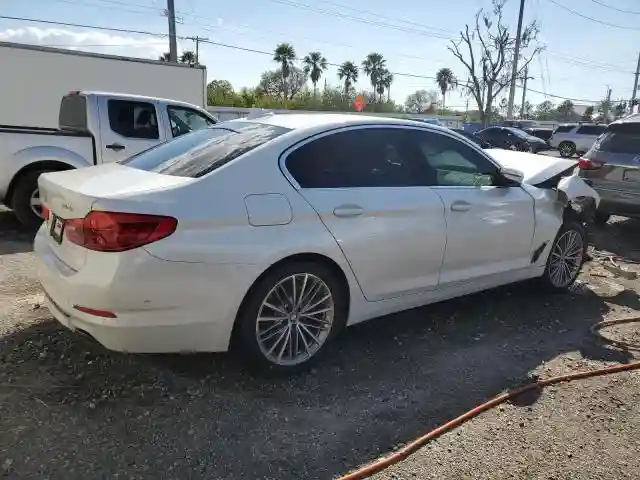 WBAJE5C5XKWE66044 2019 BMW 5 SERIES-2