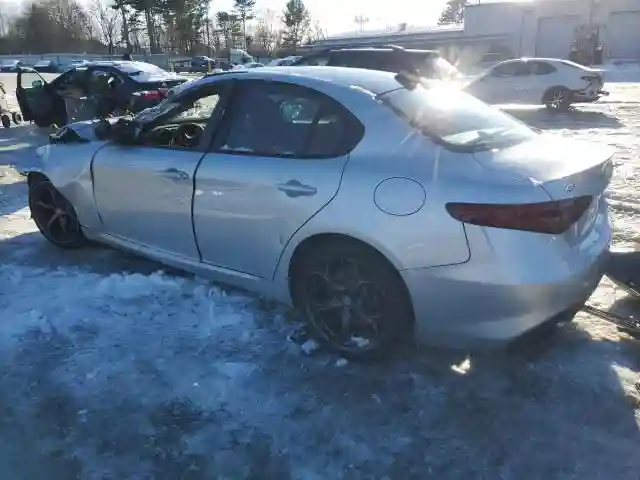 ZARFAEEN8J7564776 2018 ALFA ROMEO GIULIA-1