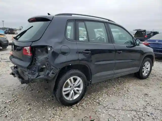 WVGAV7AXXHK000187 2017 VOLKSWAGEN TIGUAN-2