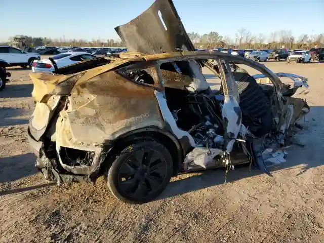 7SAYGDED6RA324943 2024 TESLA MODEL Y-2