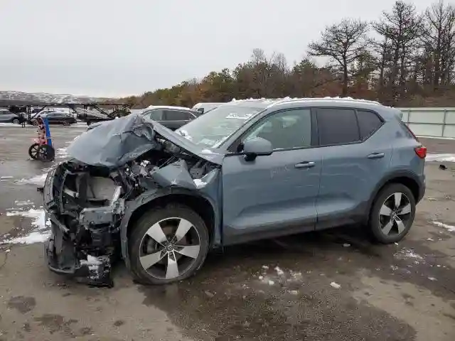 YV4162UK3L2180557 2020 VOLVO XC40-0