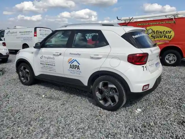 KMHRC8A3XRU288486 2024 HYUNDAI VENUE-1