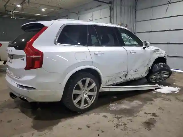 YV4A22PLXJ1204436 2018 VOLVO XC90-2