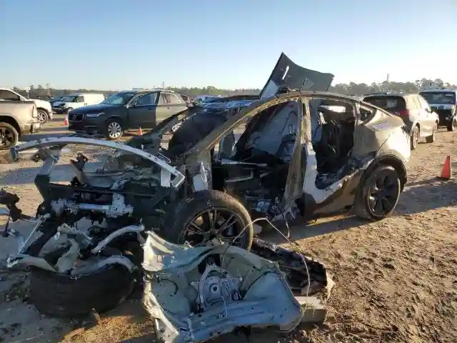 7SAYGDED6RA324943 2024 TESLA MODEL Y-0