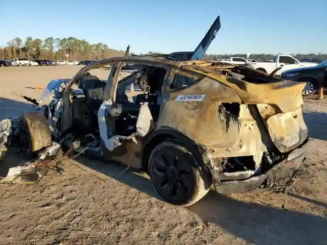 7SAYGDED6RA324943 2024 TESLA MODEL Y-1