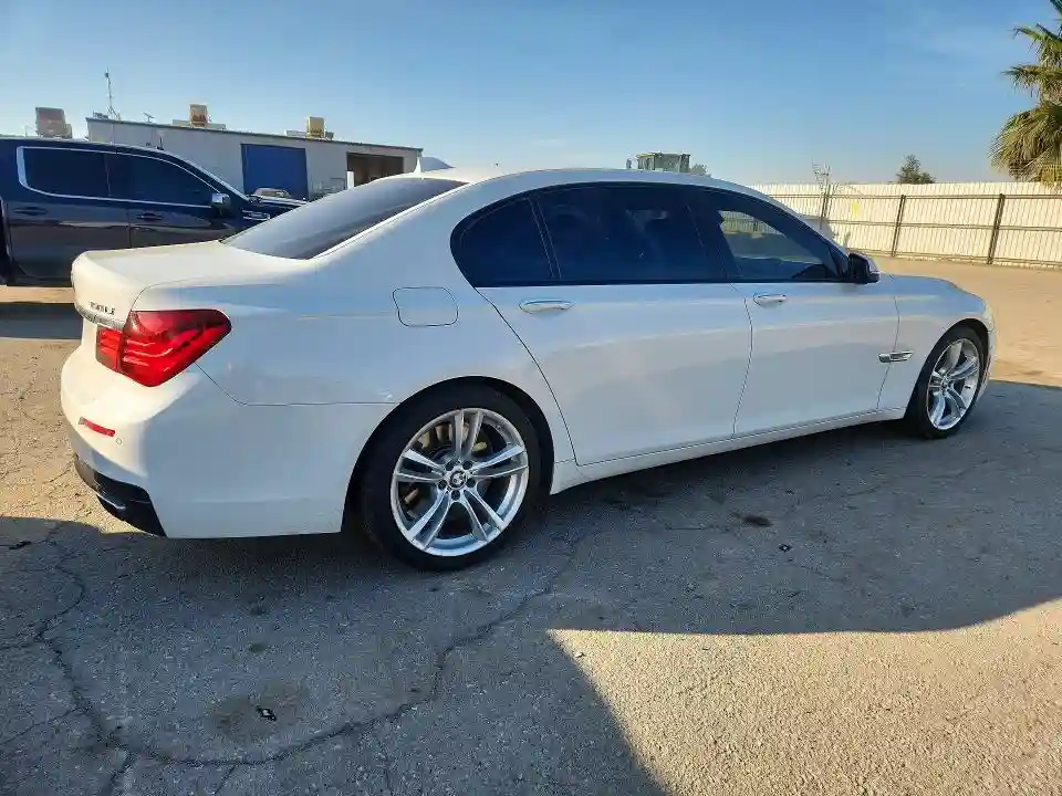 WBAYE8C59FD781903 2015 BMW 7 SERIES-2