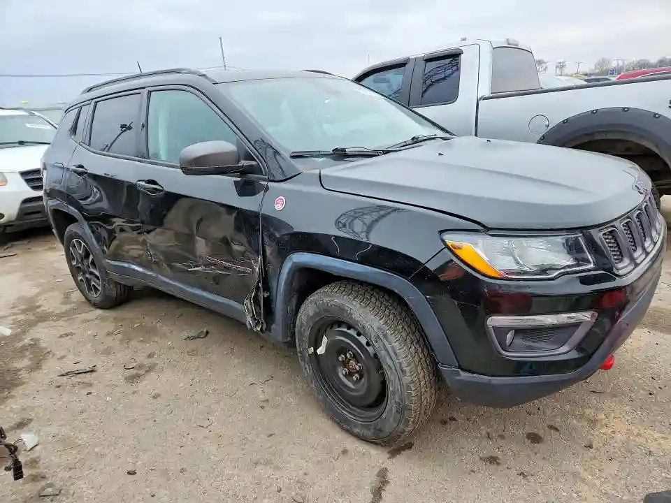 3C4NJDDB1JT485839 2018 JEEP COMPASS-3