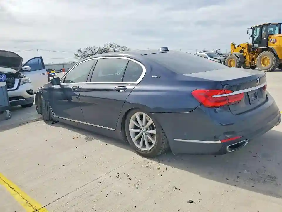 WBA7J2C52JB246288 2018 BMW 7 SERIES-1