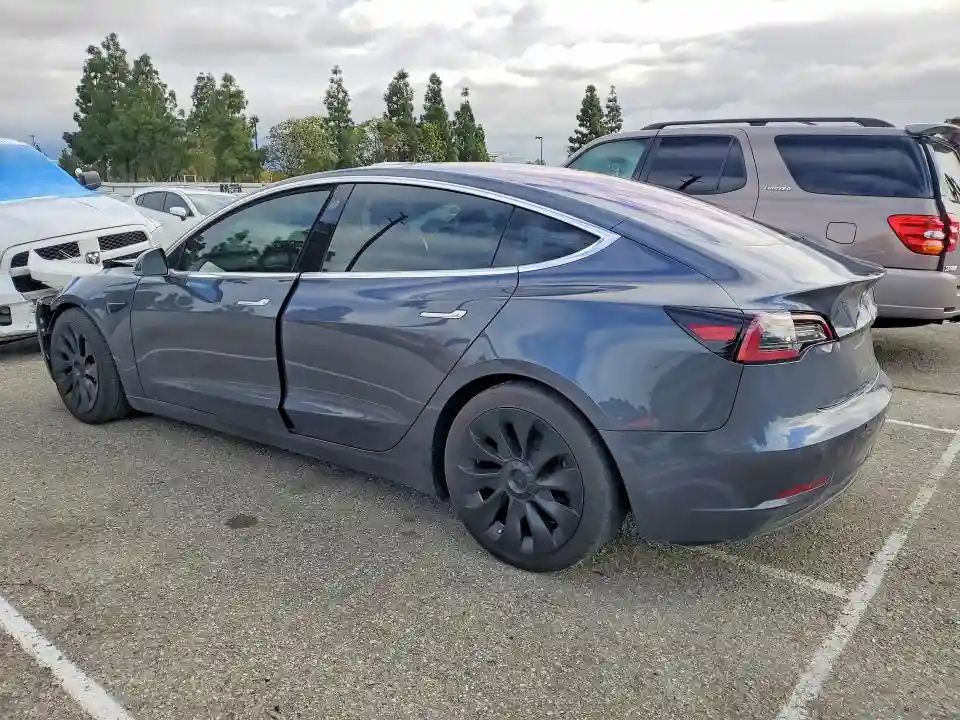 5YJ3E1EAXJF025660 2018 TESLA MODEL 3-1