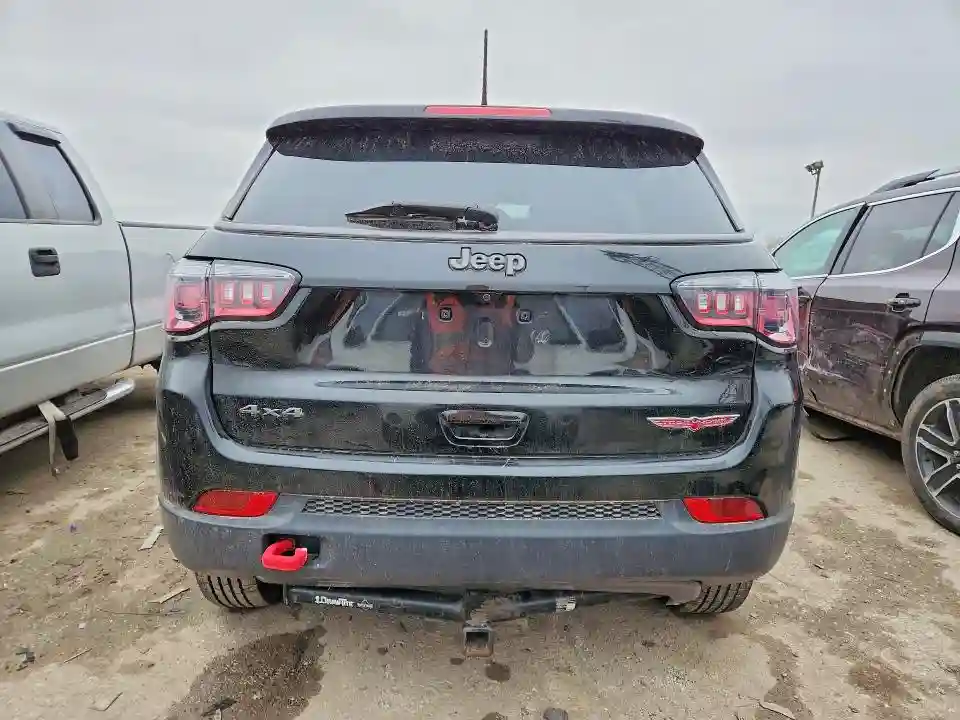 3C4NJDDB1JT485839 2018 JEEP COMPASS-5
