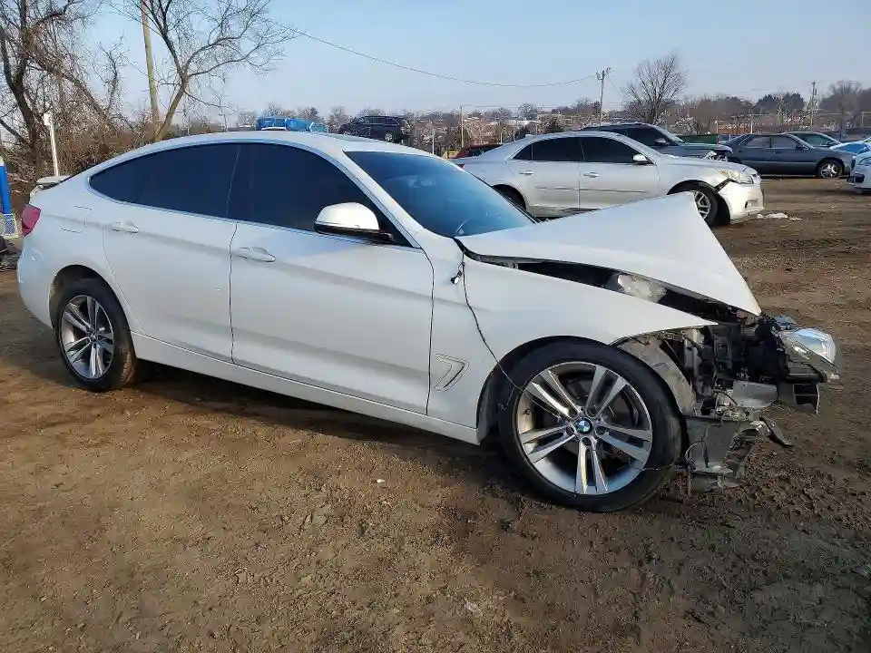 WBA8Z9C53HG453212 2017 BMW 3 SERIES-3