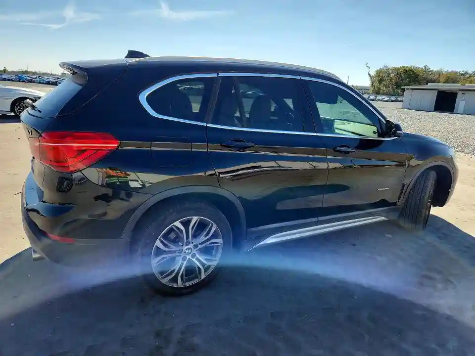 WBXHT3C37H5F87044 2017 BMW X1-2