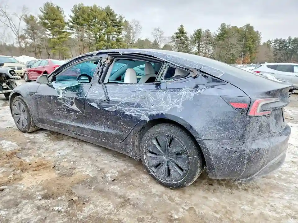 5YJ3E1EA1SF937899 2025 TESLA MODEL 3-1