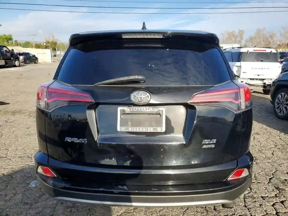 2T3RFREV6JW816416 2018 TOYOTA RAV4-5