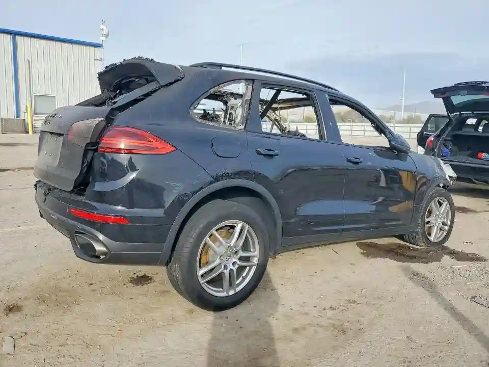 WP1AA2A20GKA14748 2016 PORSCHE CAYENNE-2