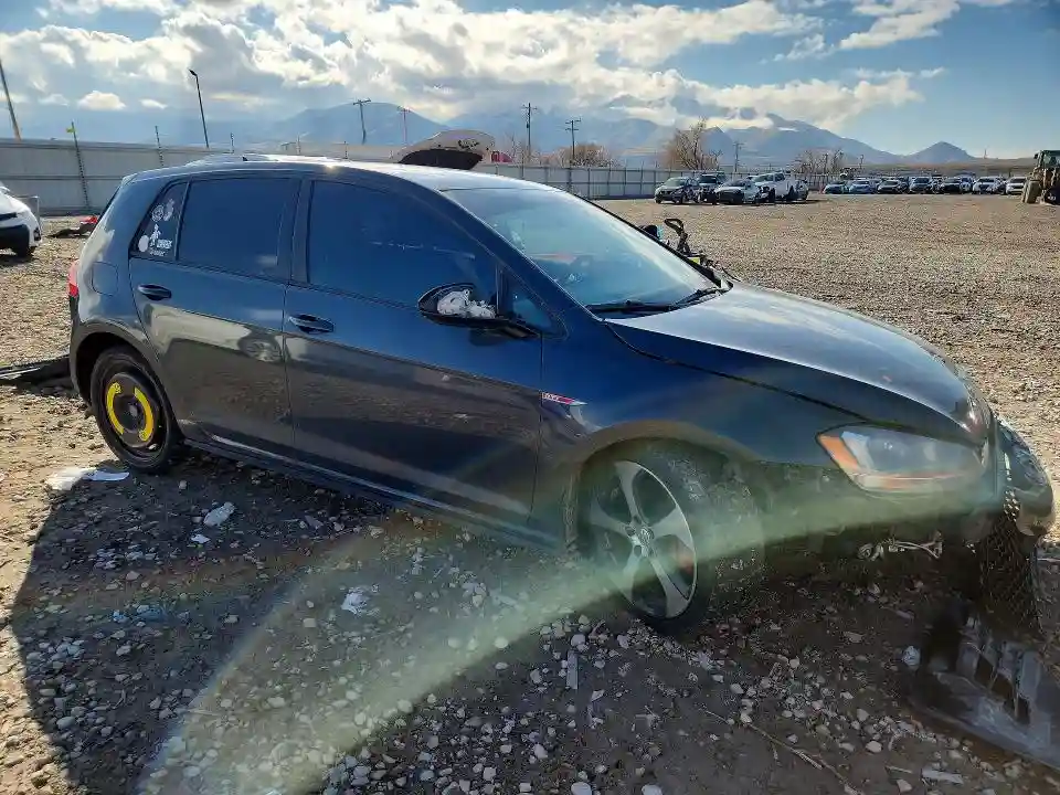 3VW447AU9HM059733 2017 VOLKSWAGEN GTI-3