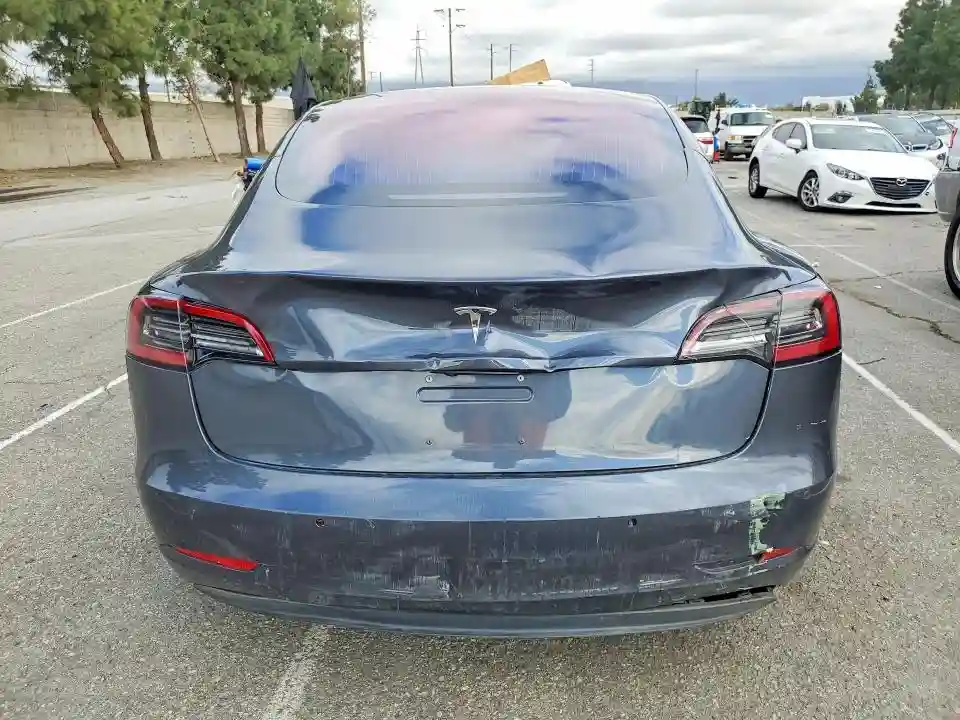 5YJ3E1EAXJF025660 2018 TESLA MODEL 3-5