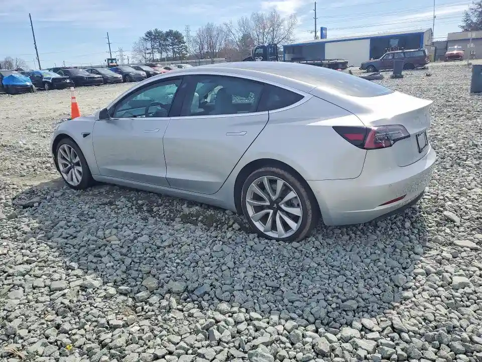 5YJ3E1EB6JF097335 2018 TESLA MODEL 3-1
