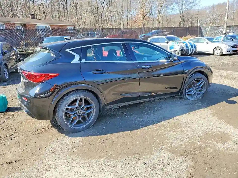 SJKCH5CP6JA003277 2018 INFINITI QX30-2