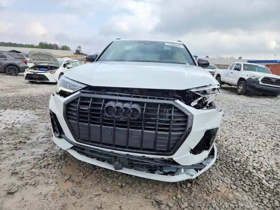 WA1EECF30S1108376 2025 AUDI Q3-4